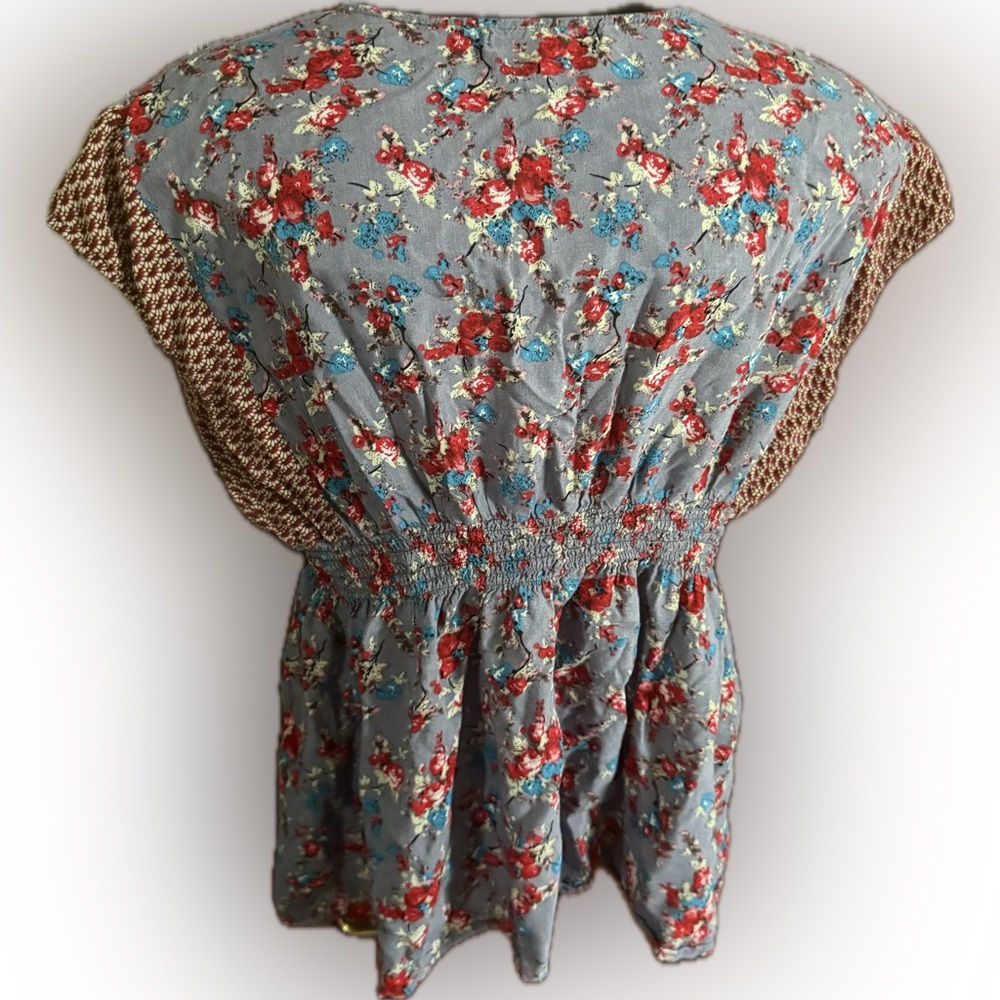 Floral Patchwork V-Neck Women's Top - Picture 2 of 3